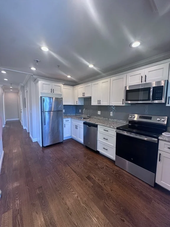3 bed, 1 bath apartment for rent at 39 W Walnut Park Unit 3, Jamaica Plain — photo 1 of 13
