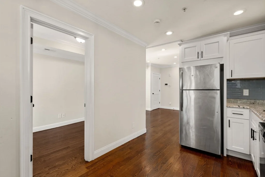 2 bed, 1 bath apartment for rent at 39 W Walnut St Unit 1, Roxbury — photo 13 of 14
