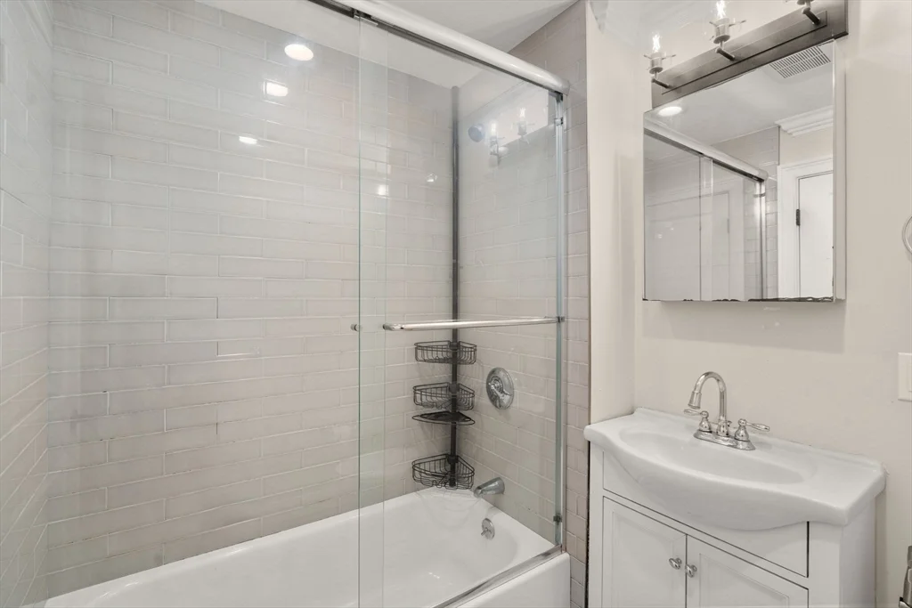 2 bed, 1 bath apartment for rent at 39 W Walnut St Unit 1, Roxbury — photo 10 of 14