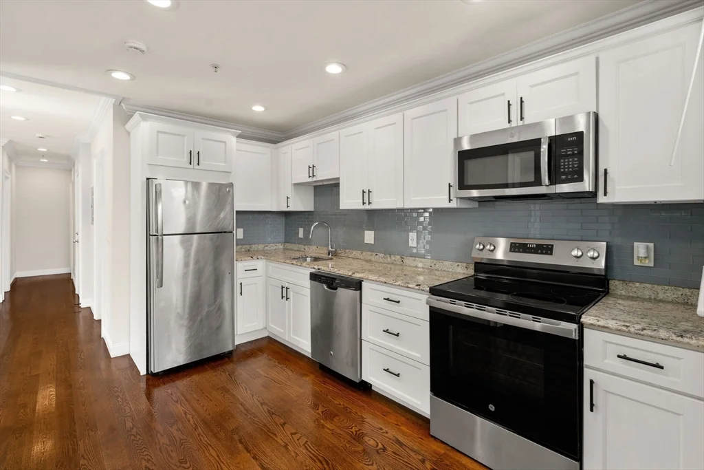 2 bed, 1 bath apartment for rent at 39 W Walnut St Unit 1, Roxbury — photo 11 of 14