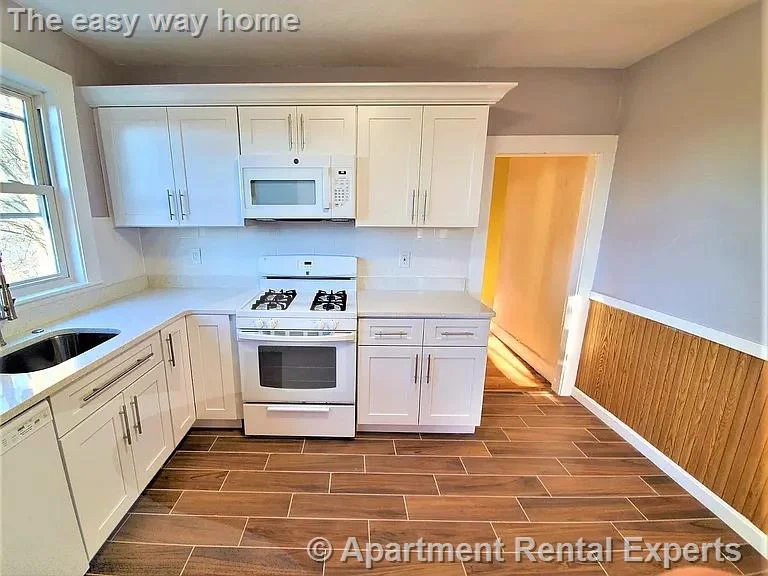 3 bed, 1 bath apartment for rent at 39 Waterhouse St Unit 2, Teele Square — photo 2 of 13