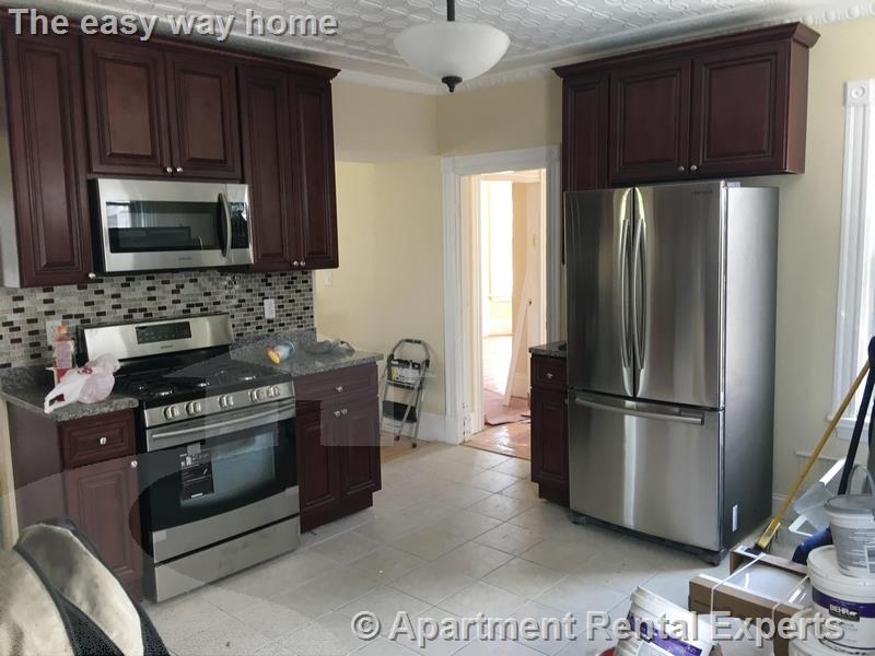 5 bed, 2 bath apartment for rent at 39 Watts St, Salem St. Area — photo 4 of 12