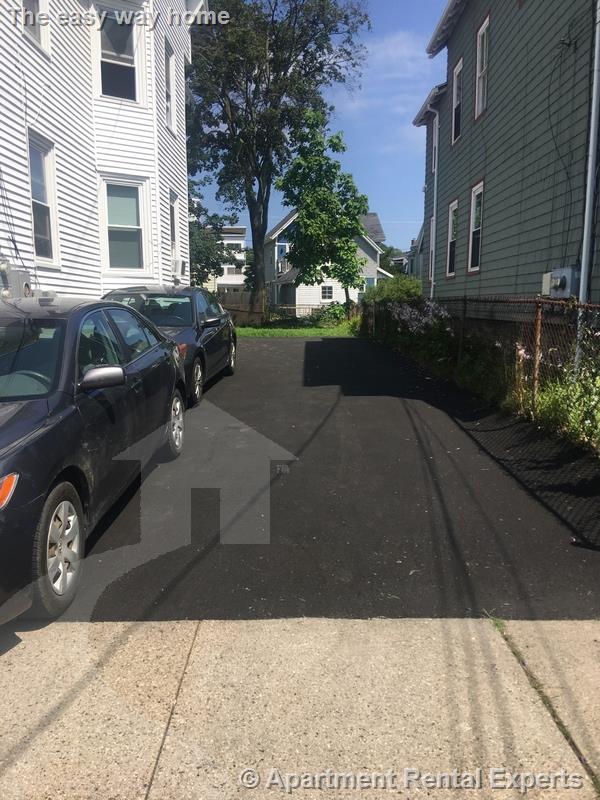 5 bed, 2 bath apartment for rent at 39 Watts St, Salem St. Area — photo 6 of 12