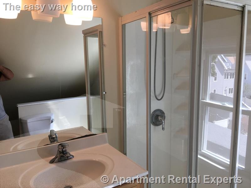 5 bed, 2 bath apartment for rent at 39 Watts St, Salem St. Area — photo 5 of 12