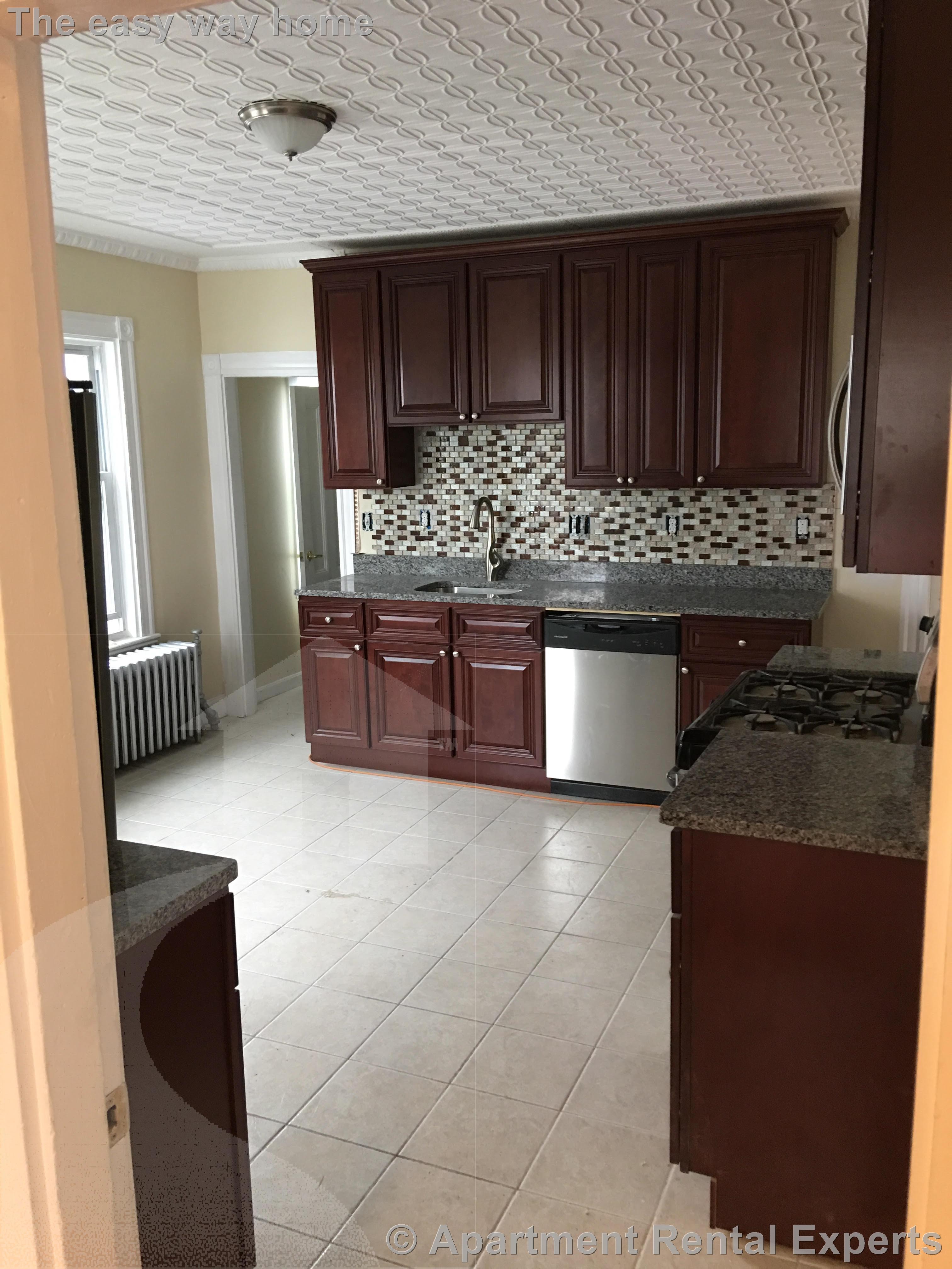 5 bed, 2 bath apartment for rent at 39 Watts St, Salem St. Area