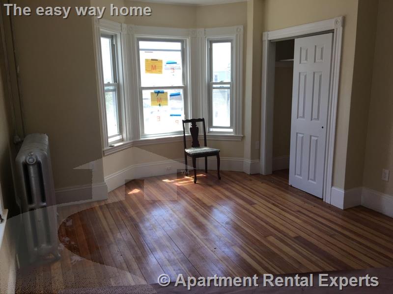 5 bed, 2 bath apartment for rent at 39 Watts St, Salem St. Area — photo 8 of 12