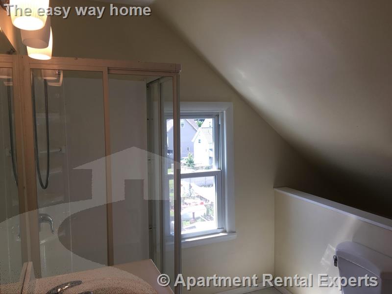 5 bed, 2 bath apartment for rent at 39 Watts St, Salem St. Area — photo 11 of 12
