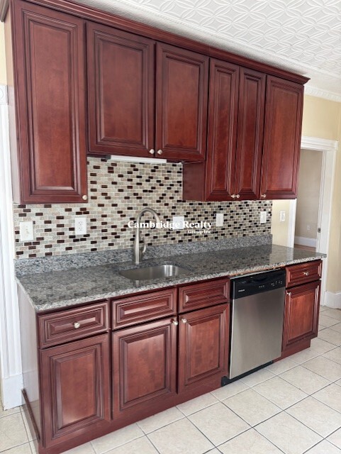 5 bed, 2 bath apartment for rent at 39 Watts St Unit 2, Malden — photo 2 of 16