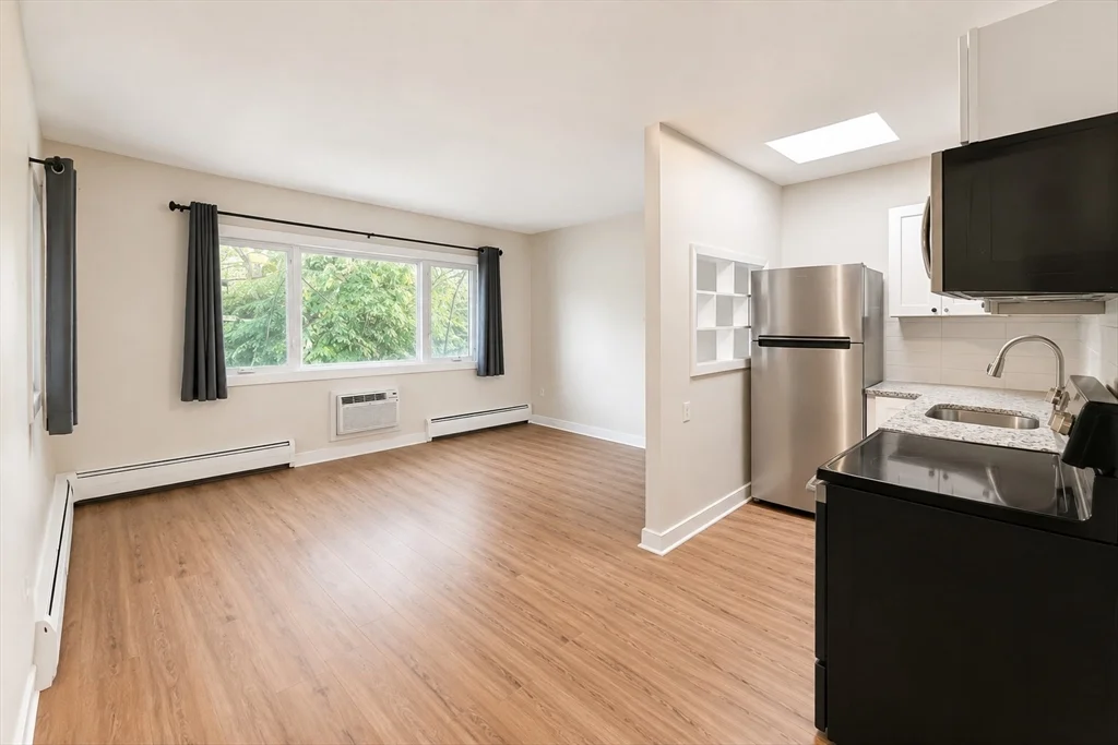 Studio bed, 1 bath apartment for rent at 39 Willow St Unit 4, West Roxbury — photo 3 of 6