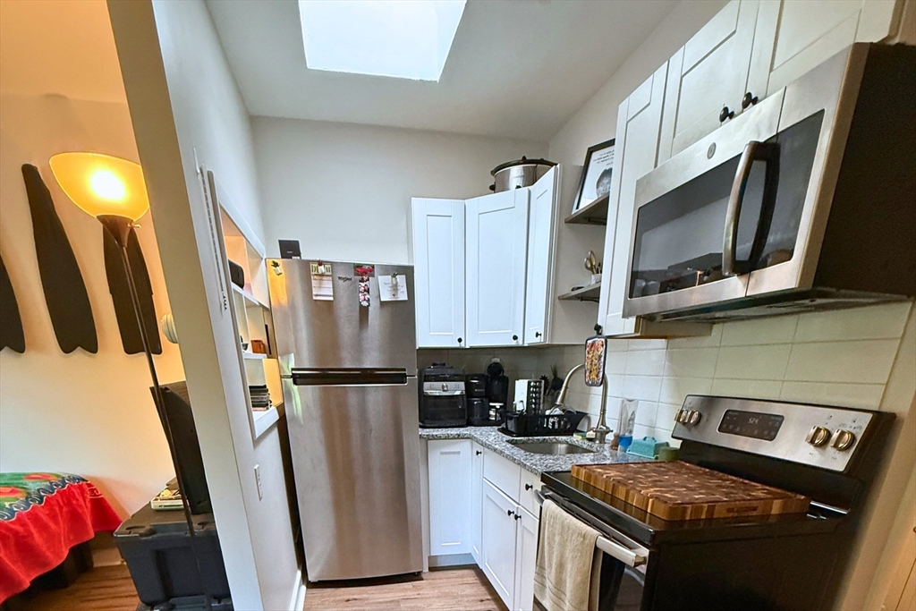 Studio bed, 1 bath apartment for rent at 39 Willow St Unit 4, West Roxbury — photo 2 of 7