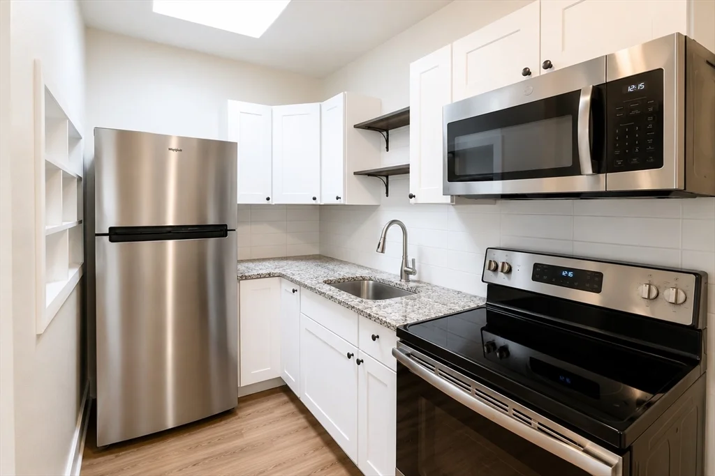 Studio bed, 1 bath apartment for rent at 39 Willow St Unit 4, West Roxbury — photo 4 of 6