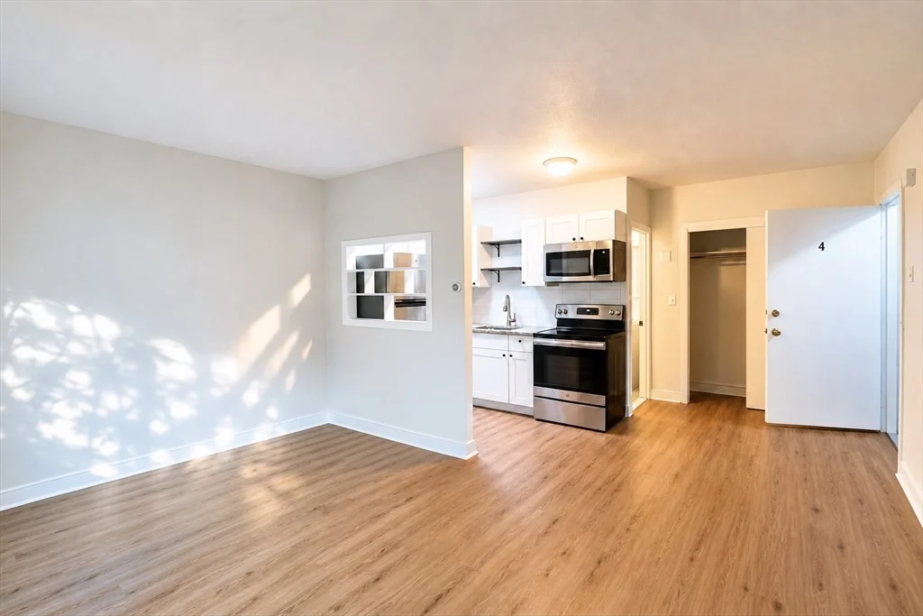 Studio bed, 1 bath apartment for rent at 39 Willow St Unit 4, West Roxbury — photo 2 of 6