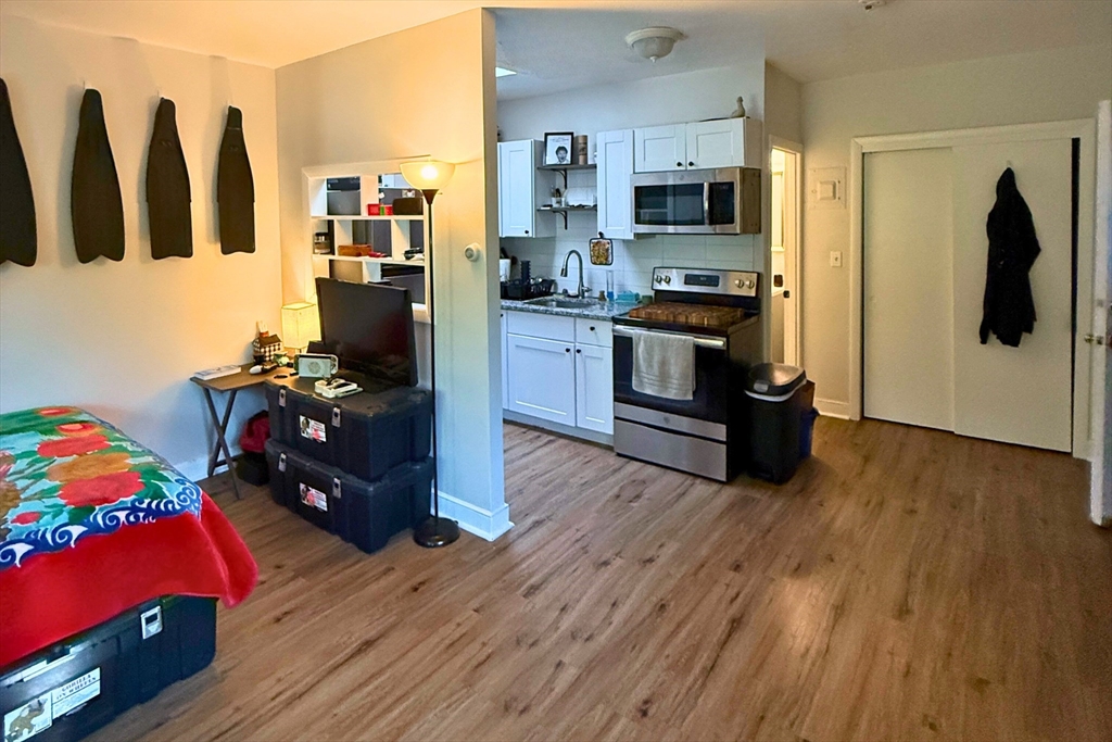 Studio bed, 1 bath apartment for rent at 39 Willow St Unit 4, West Roxbury — photo 5 of 7