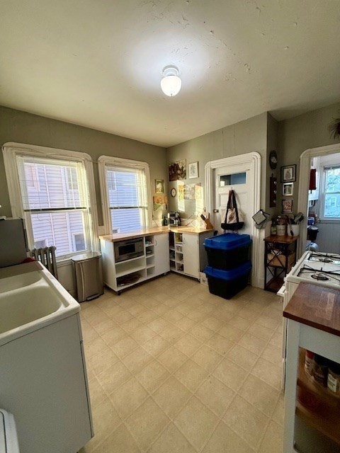 2 bed, 1 bath apartment for rent at 39 Wolcott Unit 2, Malden — photo 8 of 11
