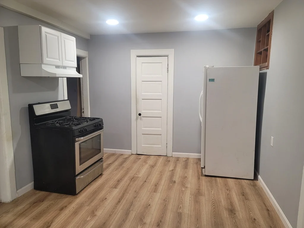 2 bed, 1 bath apartment for rent at 39 Worcester Unit 2L, Southbridge — photo 2 of 6