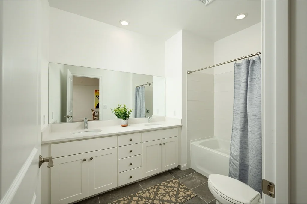2 bed, 2 bath apartment for rent at 390 Chief Justice Cushing Hwy Unit 202, Cohasset — photo 14 of 16