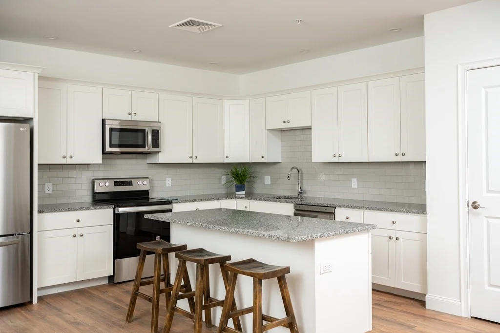 2 bed, 2 bath apartment for rent at 390 Chief Justice Cushing Hwy Unit 208, Cohasset — photo 3 of 16