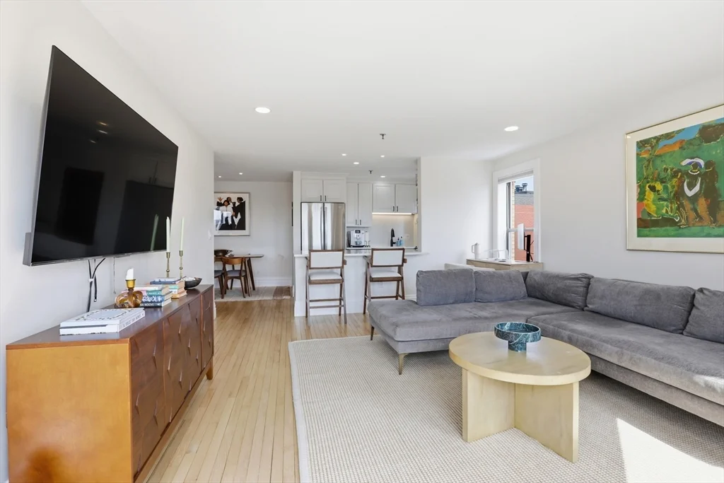 2 bed, 1 bath apartment for rent at 390 Commonwealth Ave Unit 801, Back Bay — photo 4 of 17