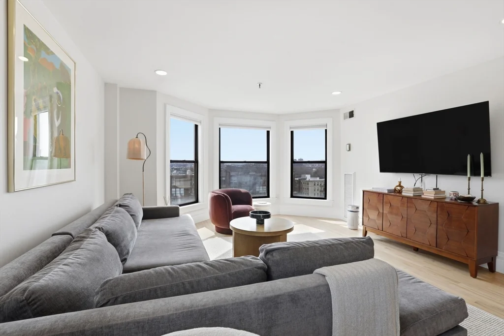 2 bed, 1 bath apartment for rent at 390 Commonwealth Ave Unit 801, Back Bay — photo 3 of 17
