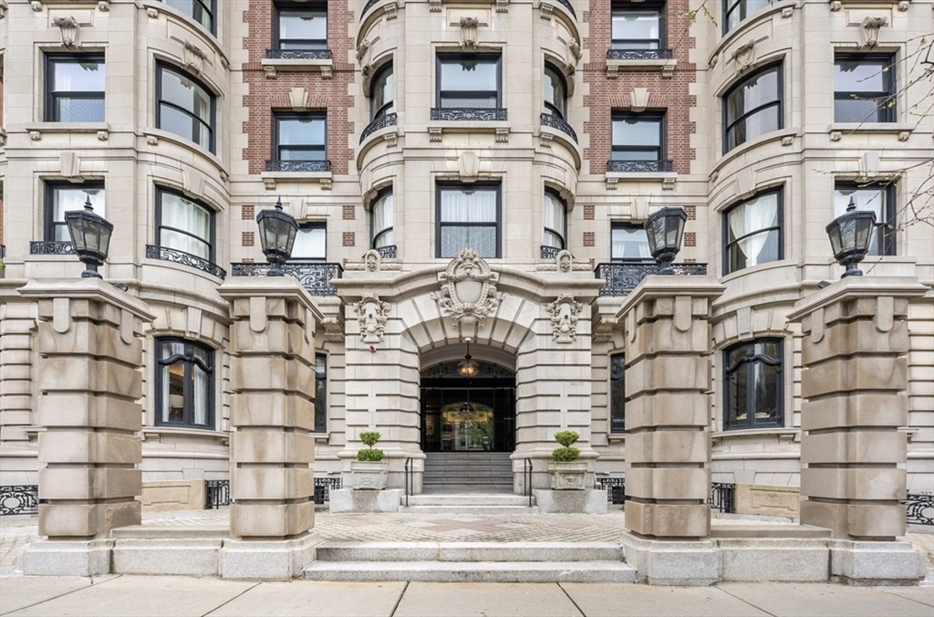 2 bed, 2 bath apartment for rent at 390 Commonwealth Ave Unit PH2, Back Bay