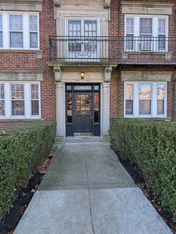 2 bed, 1 bath apartment for rent at 390 Fellsway West Unit 1, North Medford — photo 2 of 10