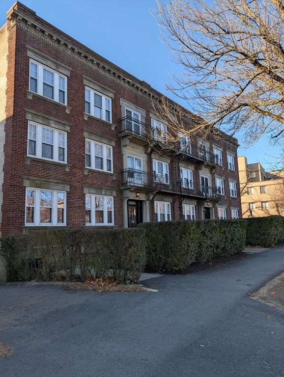 2 bed, 1 bath apartment for rent at 390 Fellsway West Unit 1, North Medford