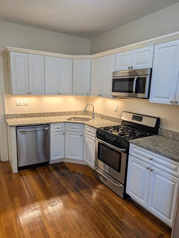 2 bed, 1 bath apartment for rent at 390 Fellsway West Unit 1, North Medford — photo 4 of 10
