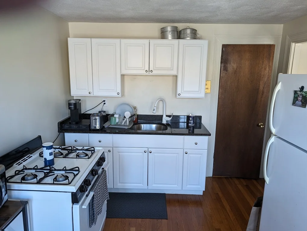 1 bed, 1 bath apartment for rent at 390 Fellsway West Unit 5A, North Medford