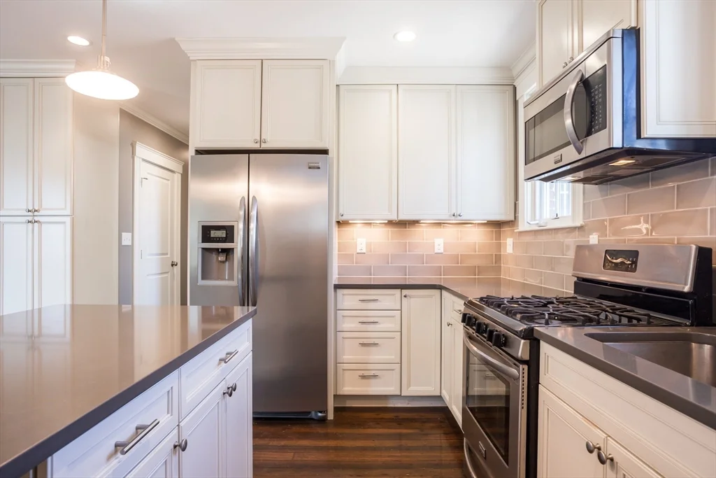 2 bed, 1 bath apartment for rent at 390 Langley Rd Unit 1, Newton Center — photo 4 of 17