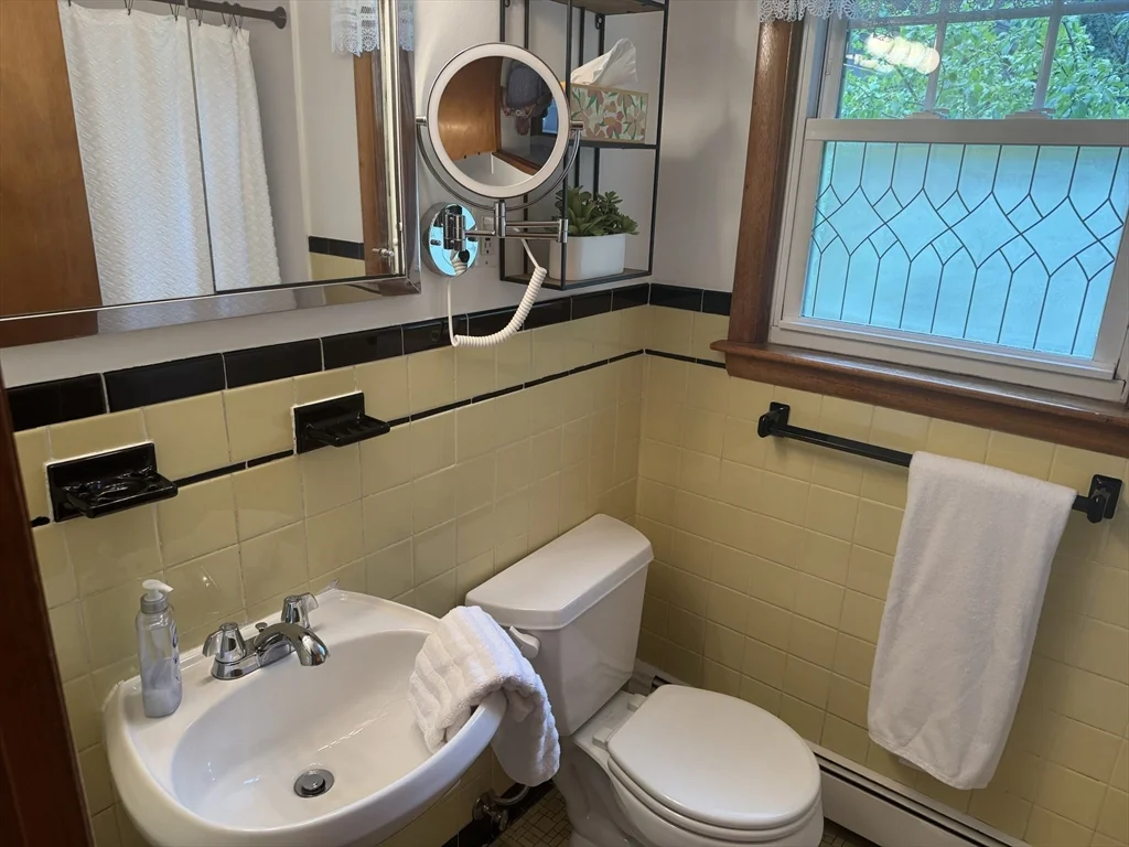 2 bed, 1 bath apartment for rent at 390 Massachusetts Unit 2, Lexington — photo 8 of 13