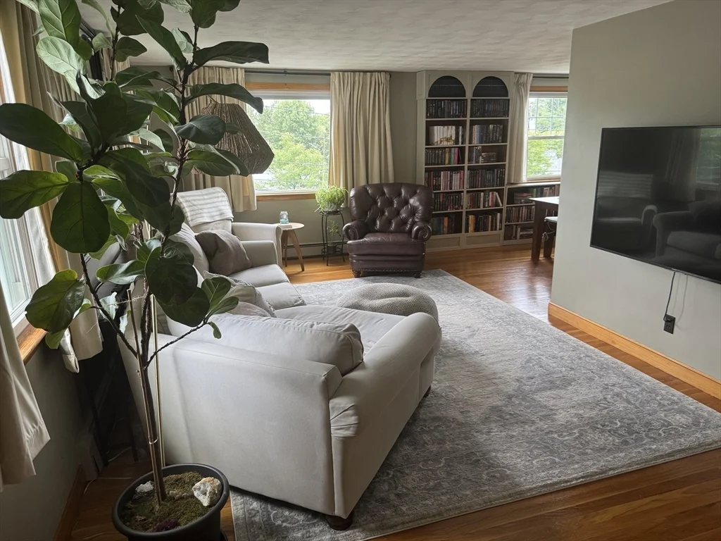 2 bed, 1 bath apartment for rent at 390 Massachusetts Unit 2, Lexington — photo 2 of 13