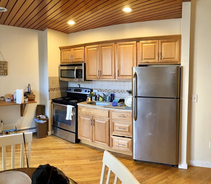 1 bed, 1 bath apartment for rent at 390 Riverway Unit 17, Fenway — photo 3 of 7