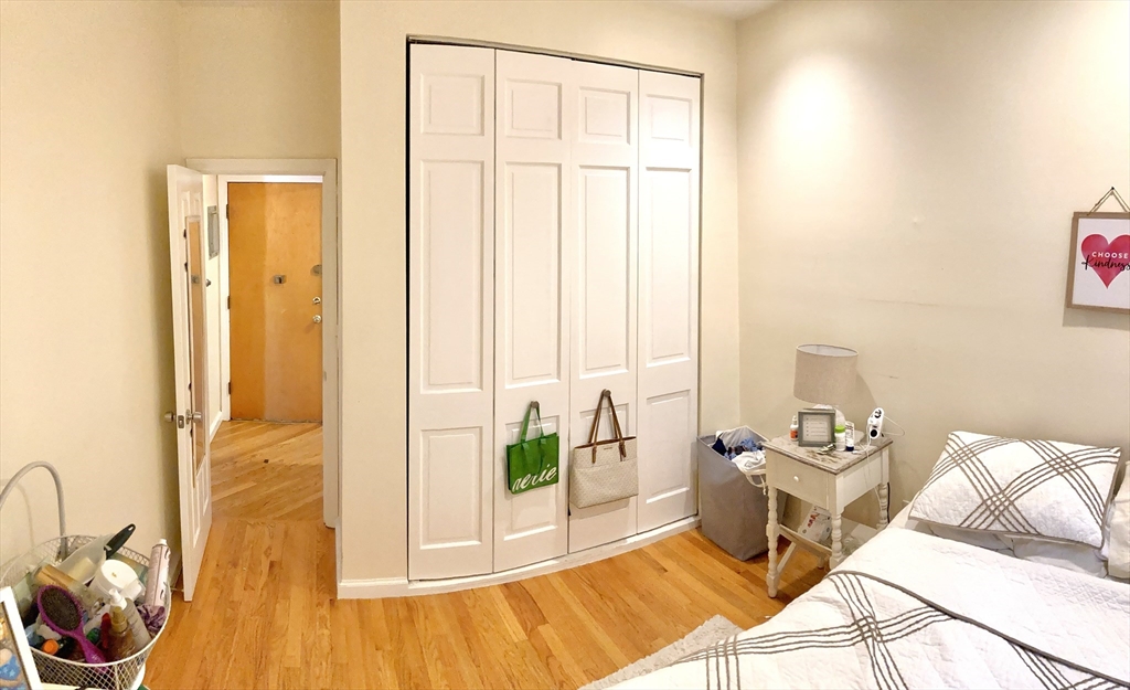1 bed, 1 bath apartment for rent at 390 Riverway Unit 17, Fenway — photo 6 of 7