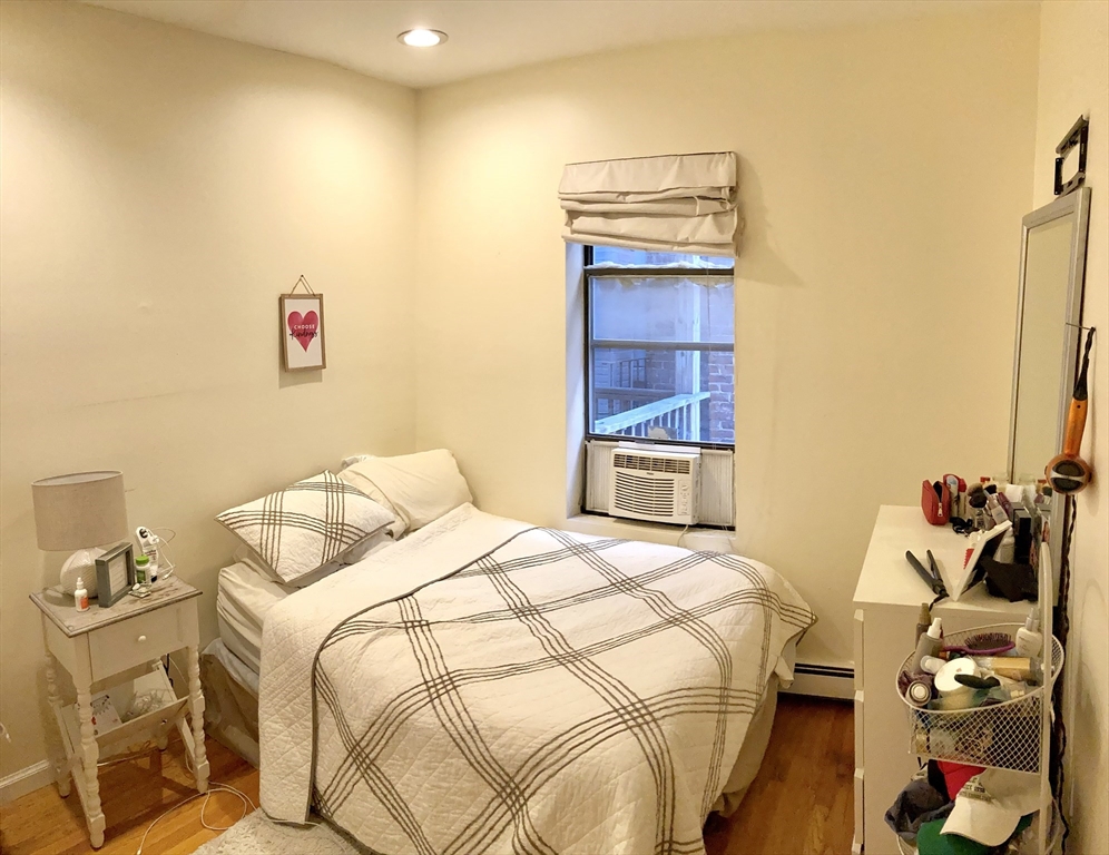 1 bed, 1 bath apartment for rent at 390 Riverway Unit 17, Fenway — photo 5 of 7