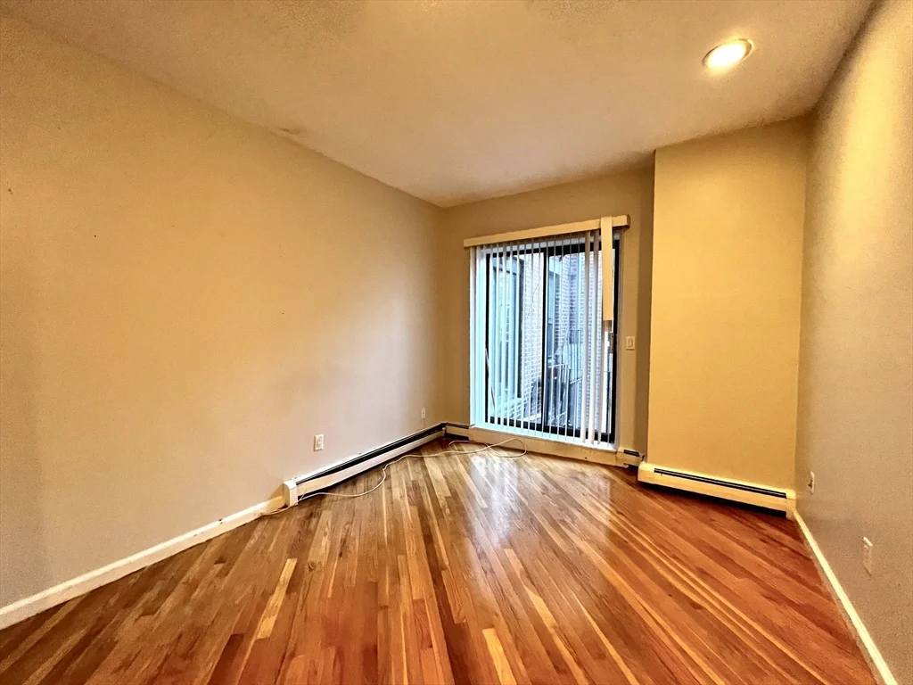 1 bed, 1 bath apartment for rent at 390 Riverway Unit 18, Coolidge Corner — photo 5 of 7