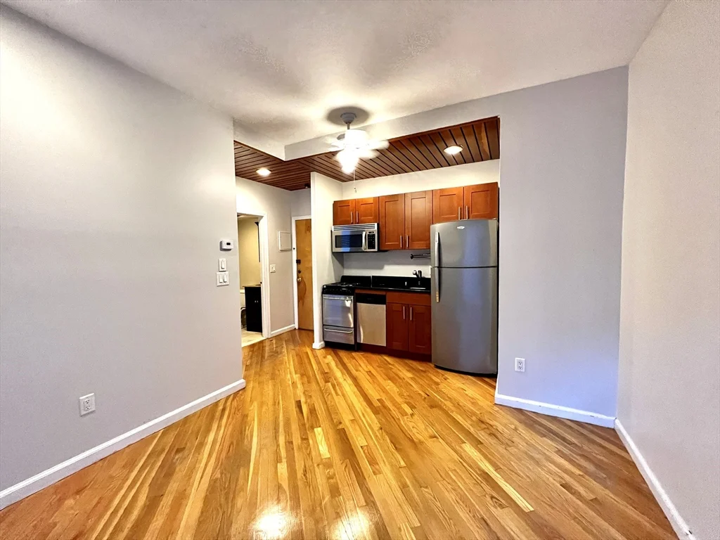 1 bed, 1 bath apartment for rent at 390 Riverway Unit 18, Coolidge Corner — photo 2 of 7