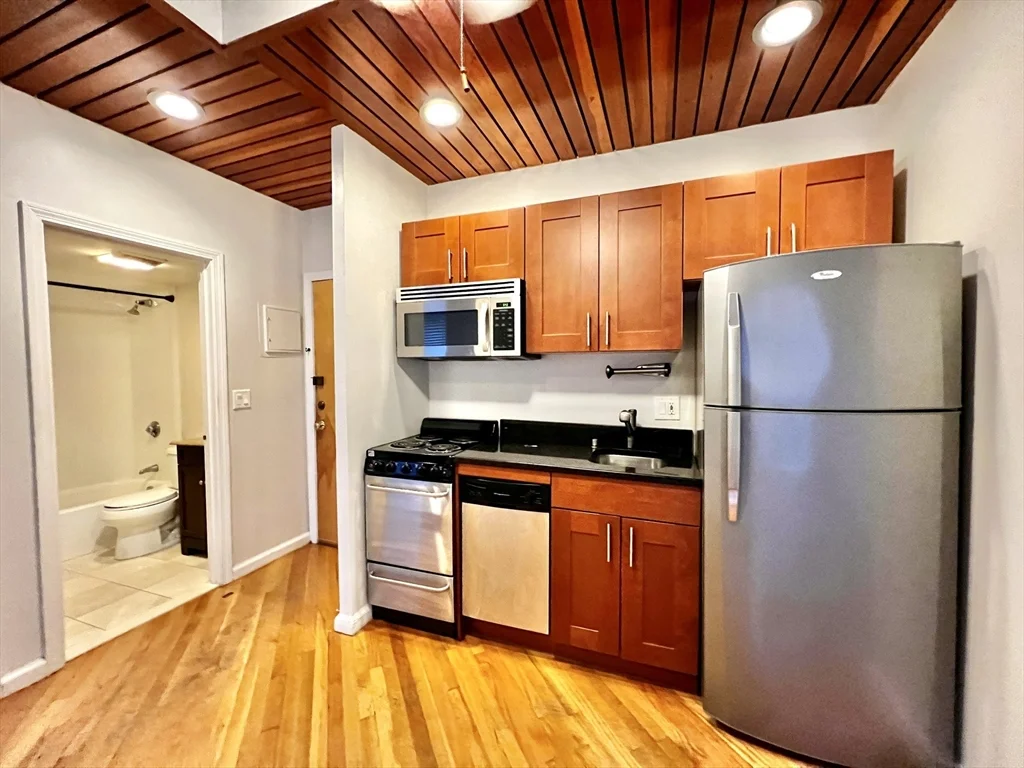 1 bed, 1 bath apartment for rent at 390 Riverway Unit 18, Coolidge Corner — photo 1 of 7