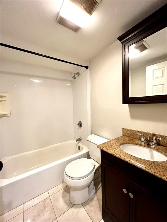 1 bed, 1 bath apartment for rent at 390 Riverway Unit 18, Coolidge Corner — photo 7 of 7