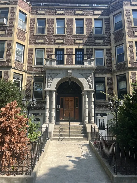 2 bed, 2 bath apartment for rent at 390 Riverway Unit 6, Mission Hill — photo 1 of 7