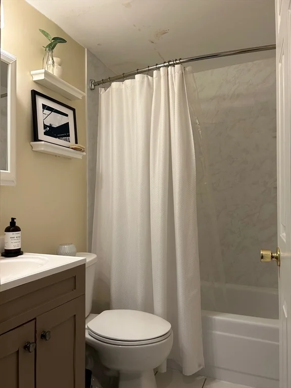 2 bed, 2 bath apartment for rent at 390 Riverway Unit 8, Coolidge Corner — photo 4 of 7