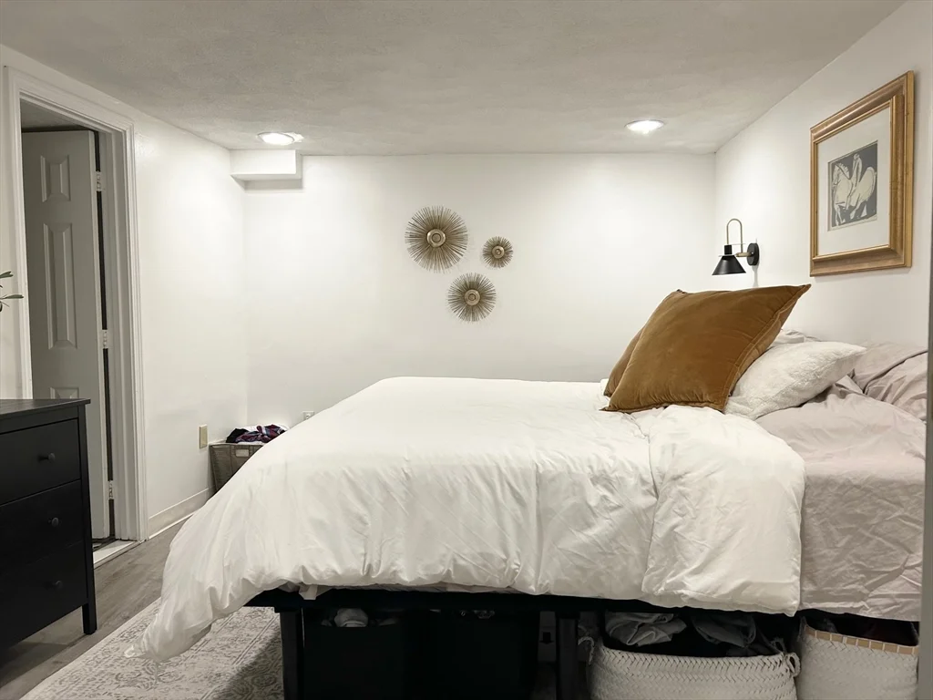 2 bed, 2 bath apartment for rent at 390 Riverway Unit 8, Coolidge Corner — photo 5 of 7