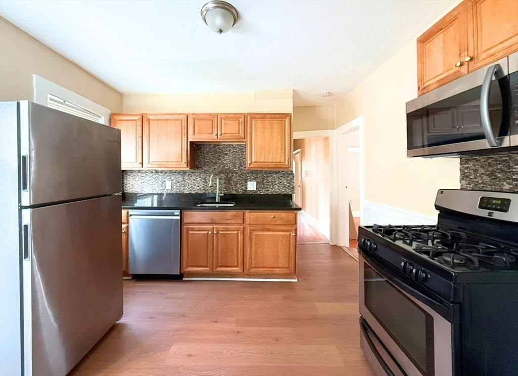 3 bed, 1 bath apartment for rent at 3907 Washington St Unit b, Jamaica Plain — photo 4 of 24
