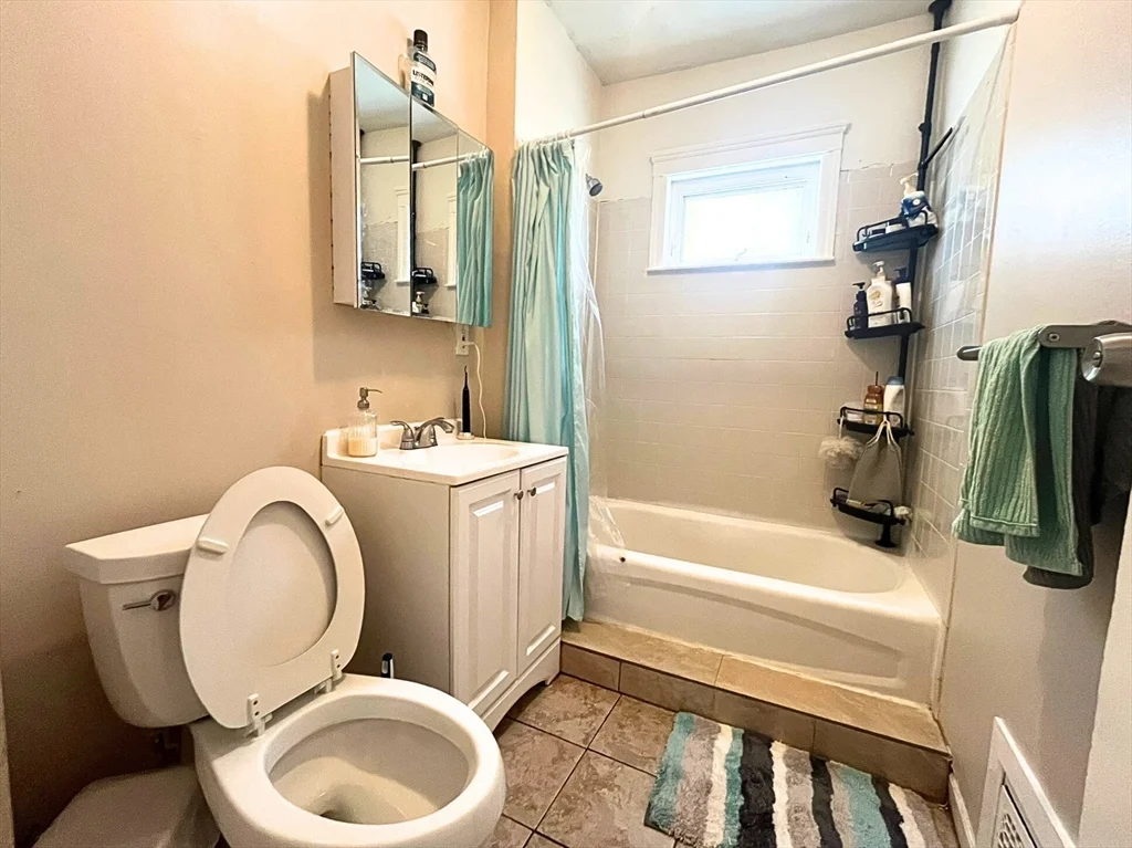 3 bed, 1 bath apartment for rent at 3907 Washington St Unit b, Jamaica Plain — photo 16 of 24