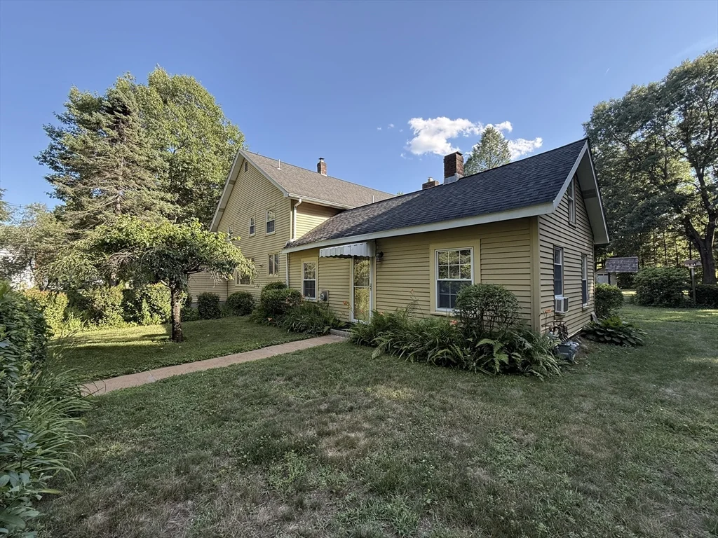 1 bed, 1 bath apartment for rent at 391 Bedford St Unit R, Concord — photo 1 of 9