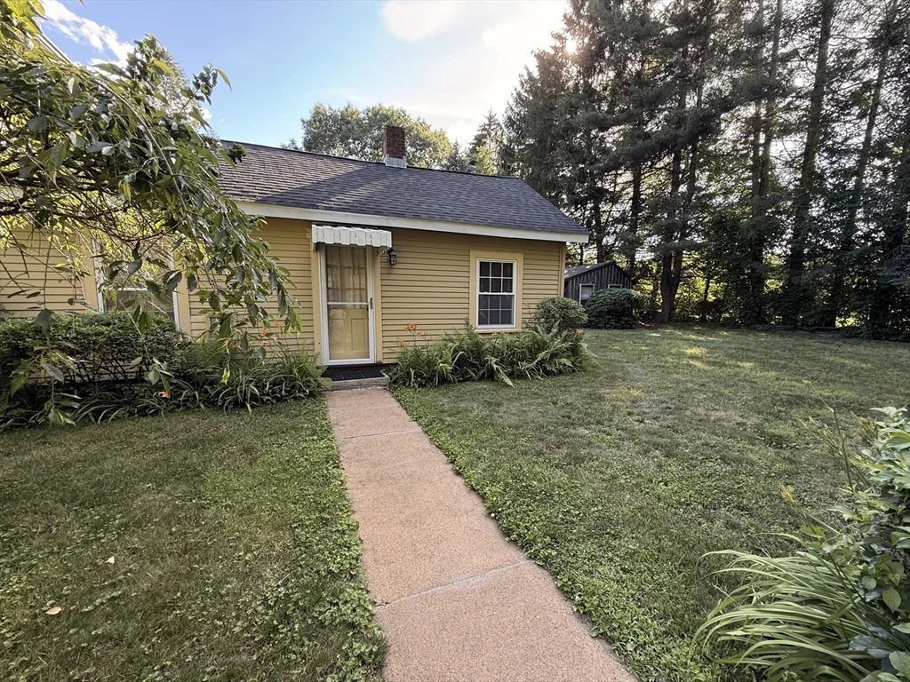 1 bed, 1 bath apartment for rent at 391 Bedford St Unit R, Concord — photo 2 of 9