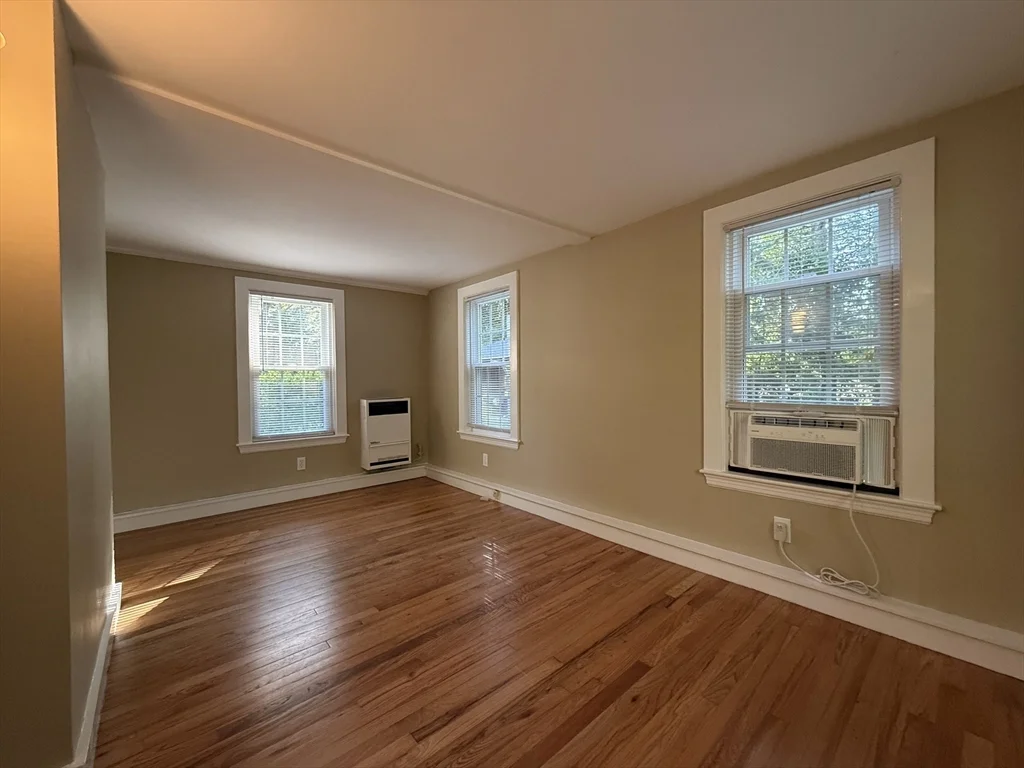 1 bed, 1 bath apartment for rent at 391 Bedford St Unit R, Concord — photo 4 of 9