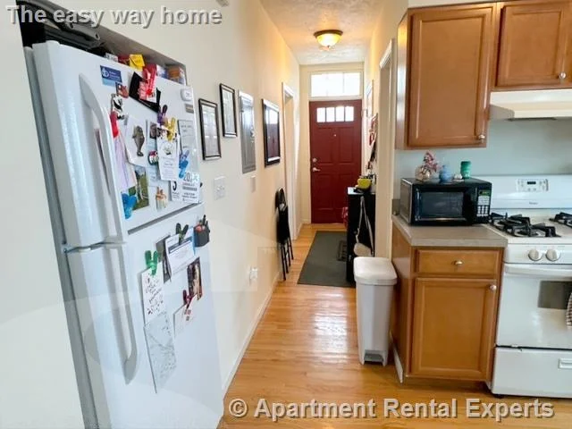 2 bed, 1 bath apartment for rent at 391 Columbia St, Inman Square — photo 3 of 9