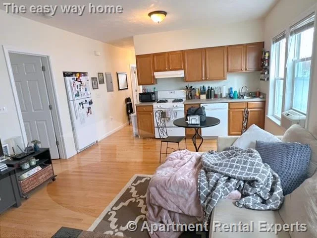 2 bed, 1 bath apartment for rent at 391 Columbia St, Inman Square — photo 2 of 9