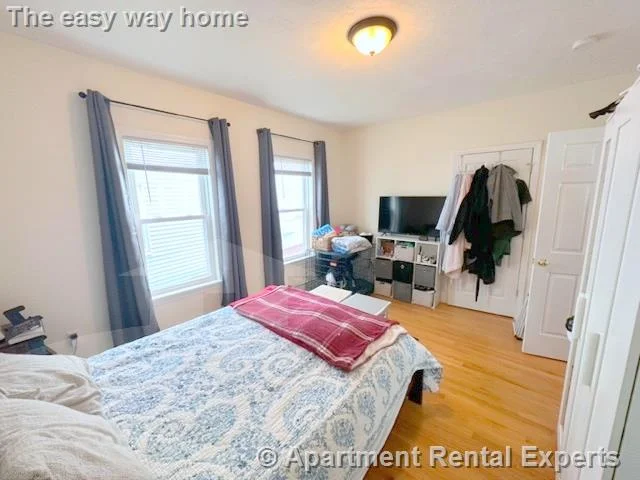 2 bed, 1 bath apartment for rent at 391 Columbia St, Inman Square — photo 8 of 9
