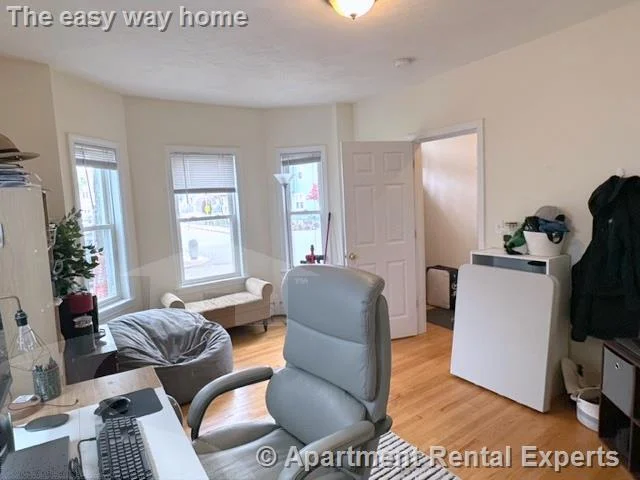 2 bed, 1 bath apartment for rent at 391 Columbia St, Inman Square — photo 6 of 9